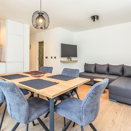 Vogue Apartments Omis Bagian luar foto