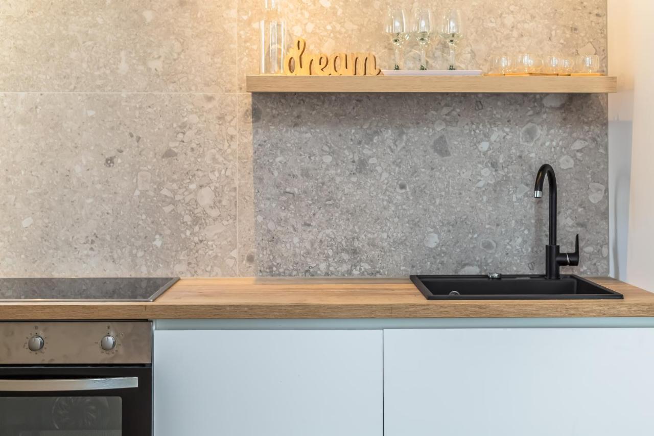 Vogue Apartments Omis Bagian luar foto